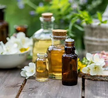 L’AROMATHÉRAPIE, LA THÉRAPIE DES ESSENCES AROMATIQUES